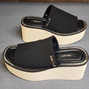 DKNY Women's Adelyn Stretch Mesh Black Chain Platform Logo Wedge Slides sz 7.5